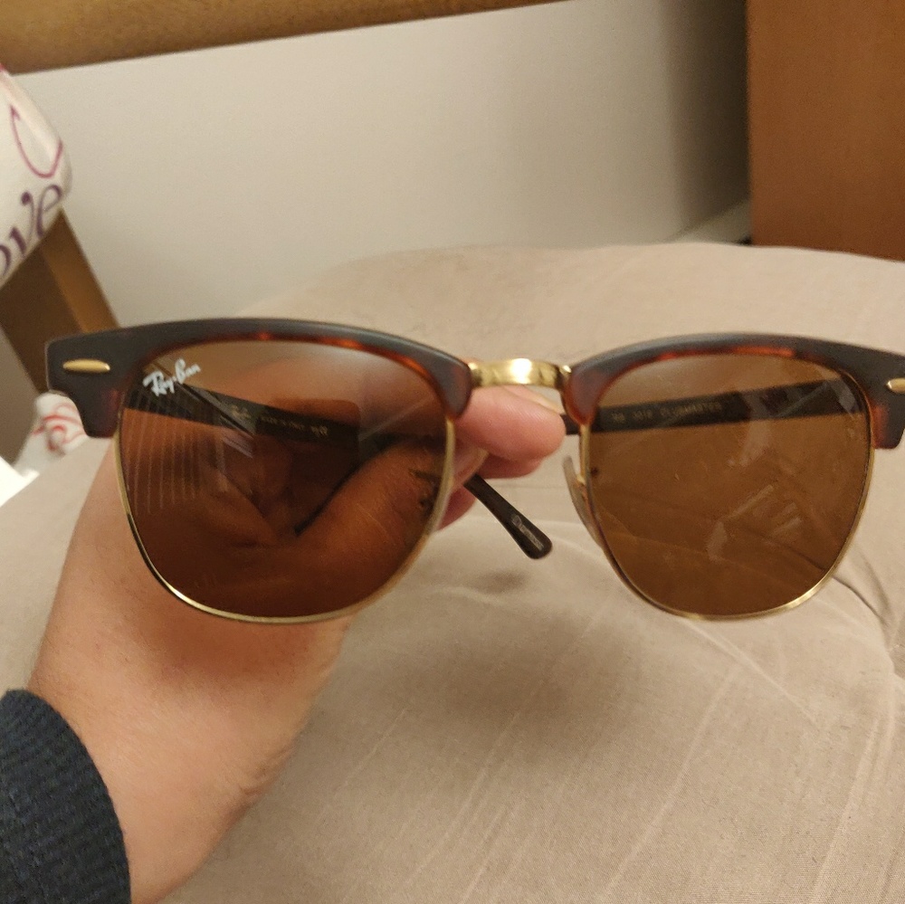 ❤️Make an Offer❤️Ray-Ban Clubmaster classic shades